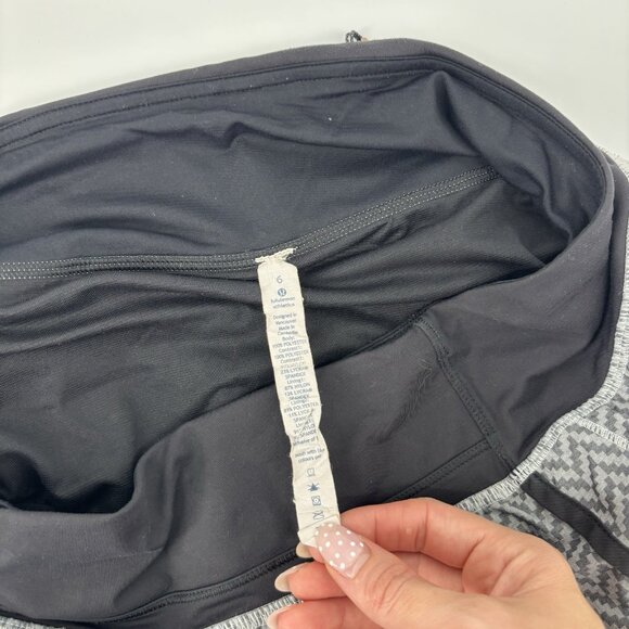 Lululemon Run Times Shorts Herringbone Womens Size 6 Black Gray 4” Inseam - Picture 6 of 9